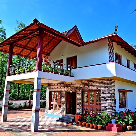 Hulihara Homestay - Full Villa, Coffee Estate & Balcony View Sakleshpur Ngoại thất bức ảnh