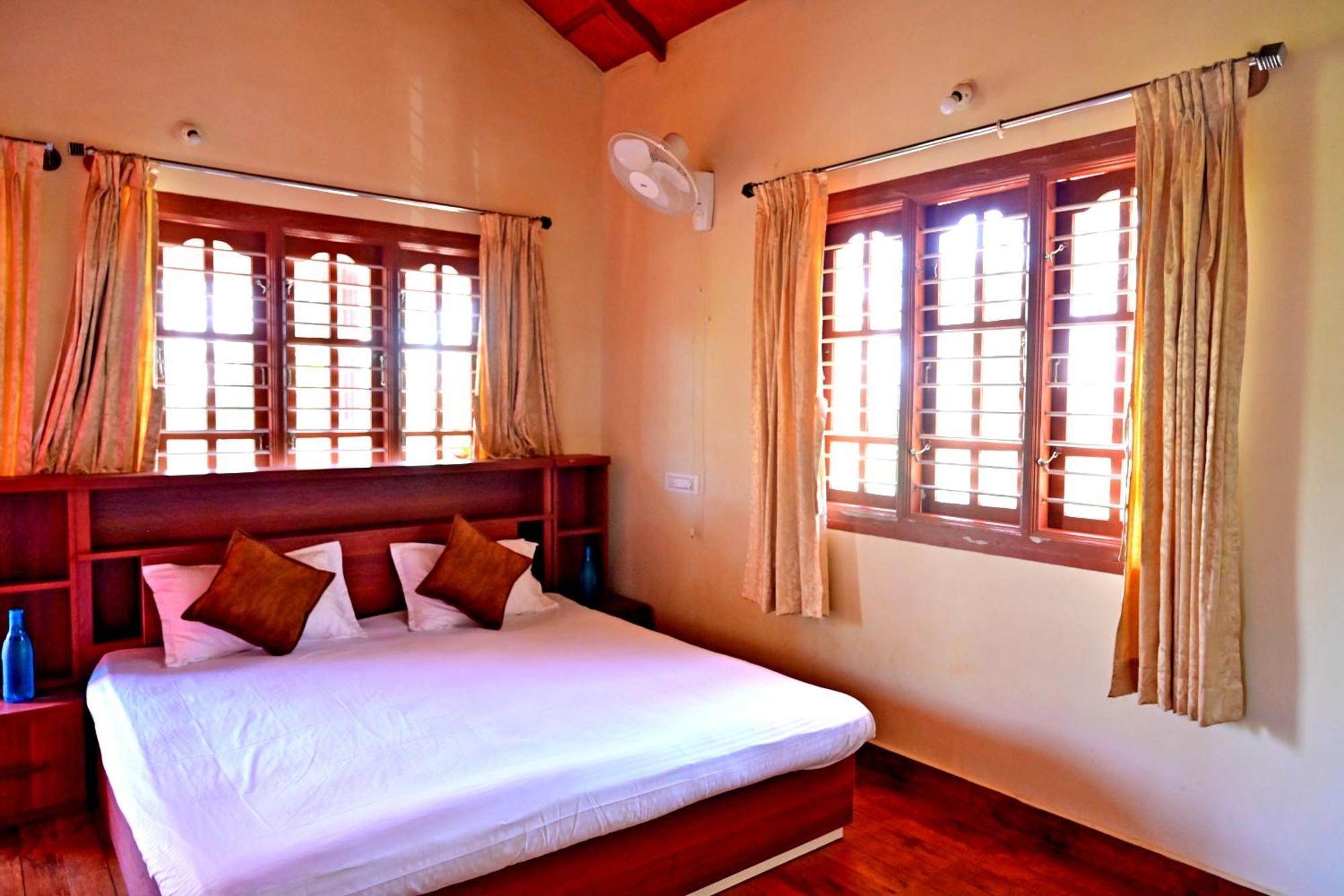Hulihara Homestay - Full Villa, Coffee Estate & Balcony View Sakleshpur Ngoại thất bức ảnh