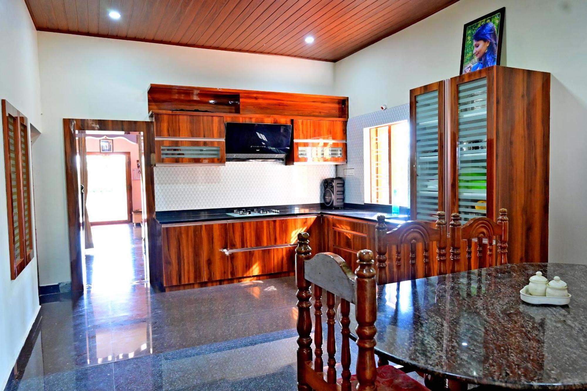 Hulihara Homestay - Full Villa, Coffee Estate & Balcony View Sakleshpur Ngoại thất bức ảnh