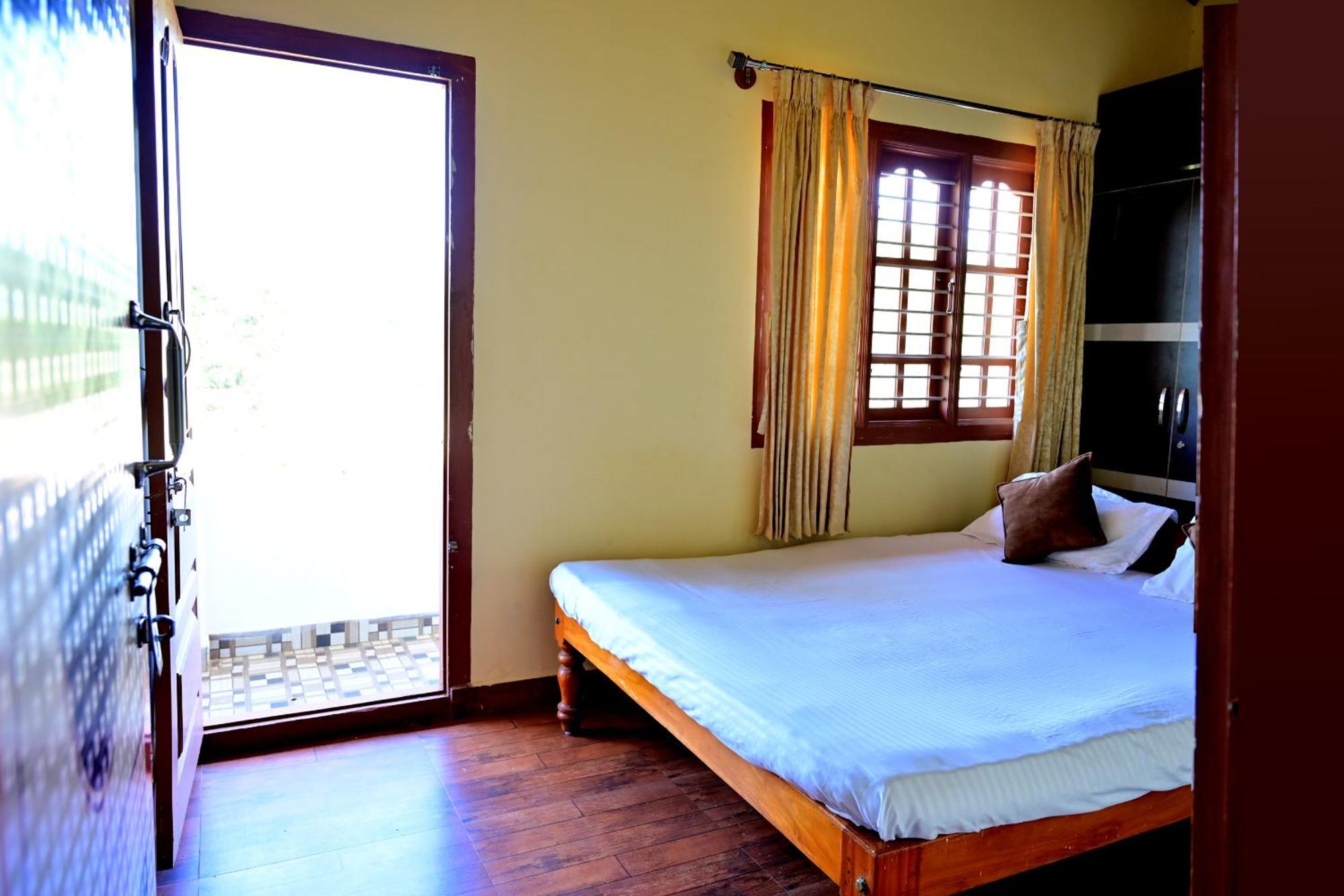 Hulihara Homestay - Full Villa, Coffee Estate & Balcony View Sakleshpur Ngoại thất bức ảnh