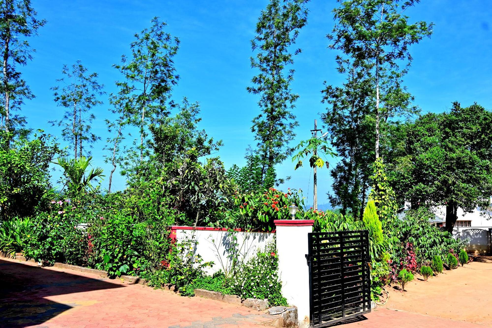 Hulihara Homestay - Full Villa, Coffee Estate & Balcony View Sakleshpur Ngoại thất bức ảnh