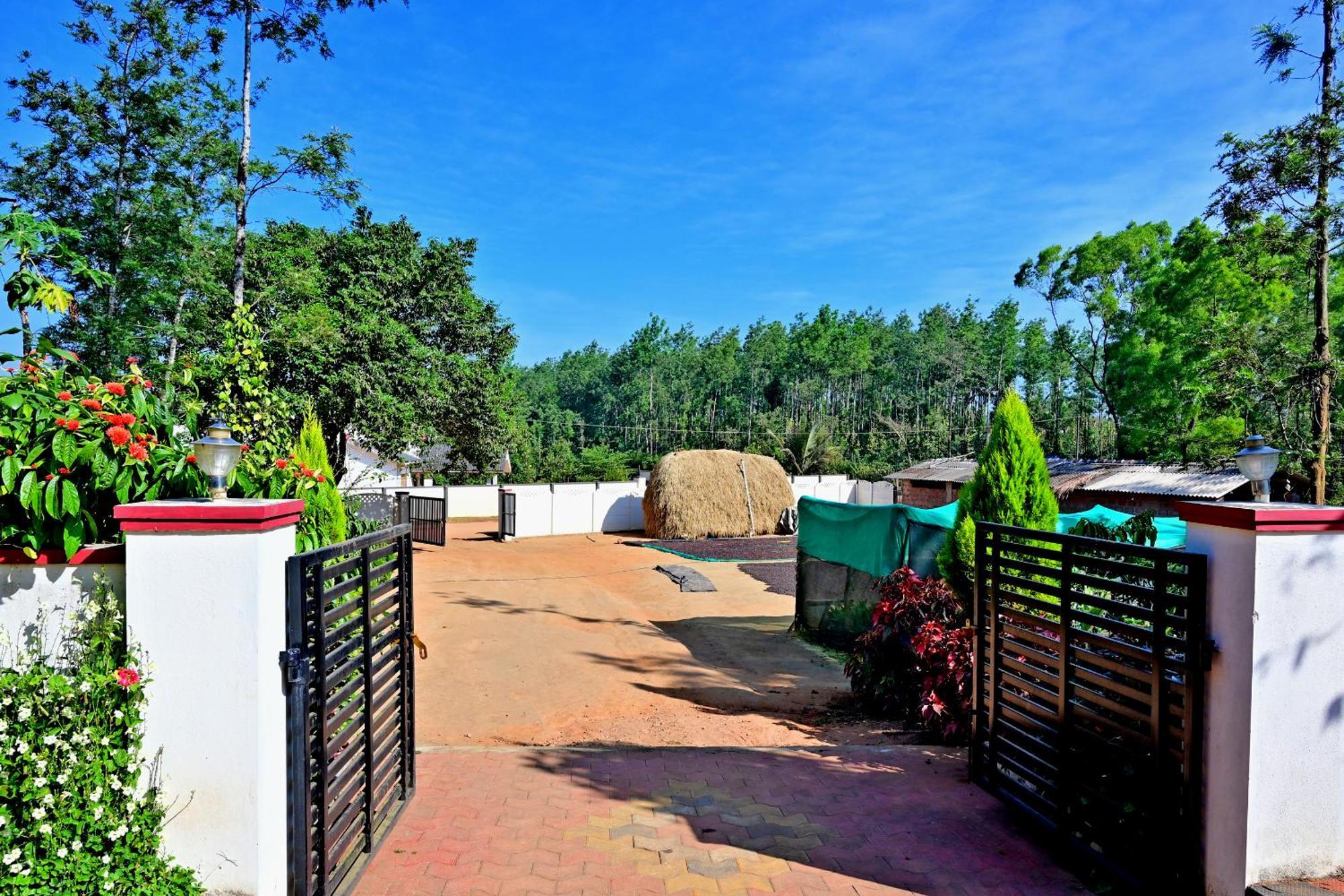 Hulihara Homestay - Full Villa, Coffee Estate & Balcony View Sakleshpur Ngoại thất bức ảnh